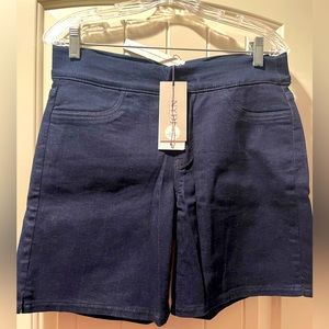 NYDJ Pull On Short with Side Slit, Size 8